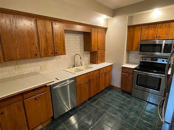 3rd image of 539 8th St SE