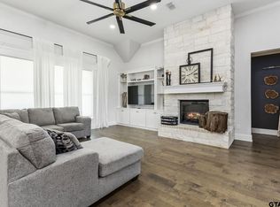176 Hill Top Dr, Mineola, TX 75773