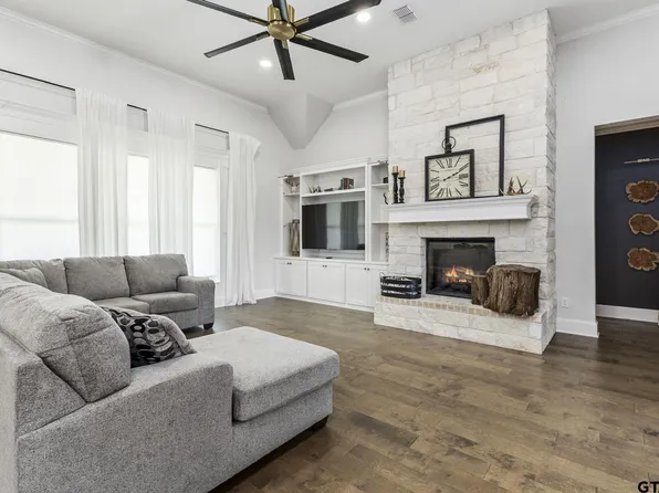 176 Hill Top Dr, Mineola, TX 75773