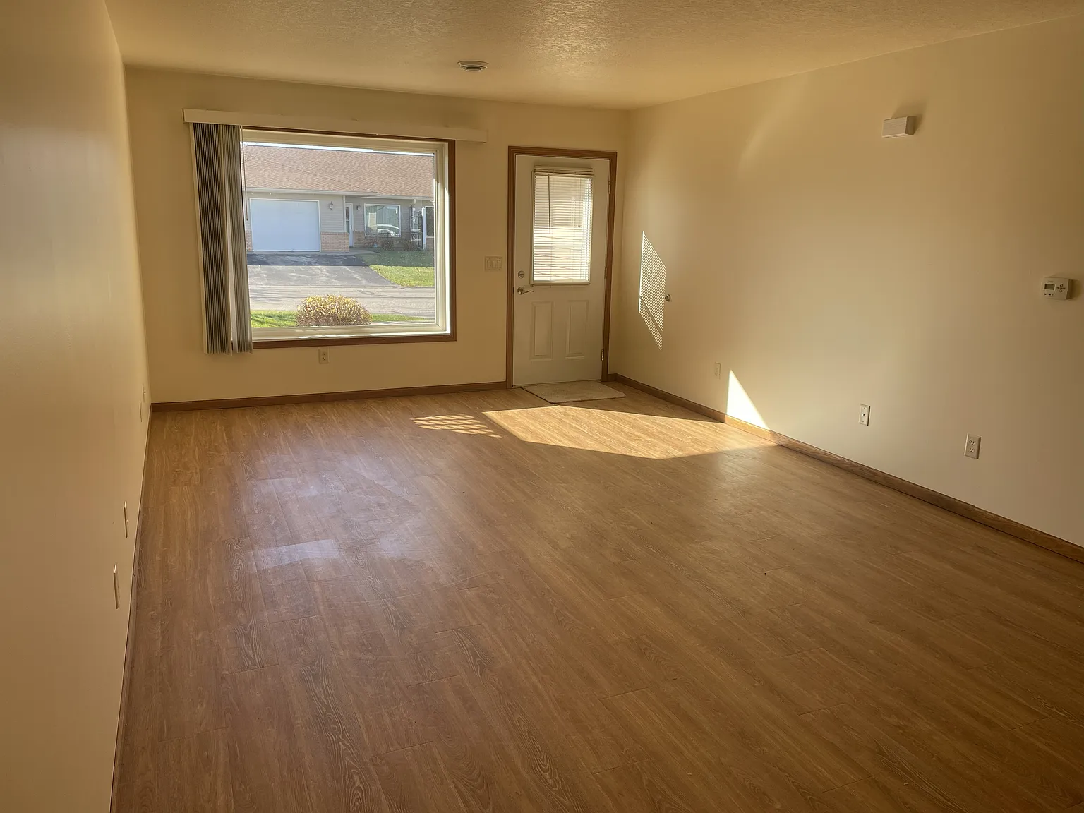 2 bed, 1.5 bath, 1088 sqft, $1,200 — Photo 2