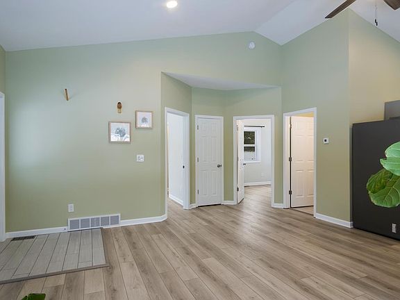 5th image of 3076 County Road 571 NE
