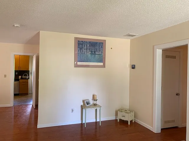 3 bed, 1500 sqft, $2,250 — Photo 3