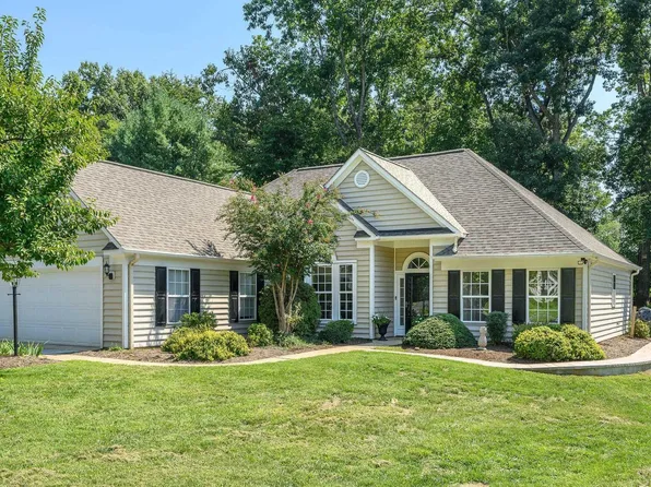 1227 Raintree Dr, Charlottesville, VA 22901