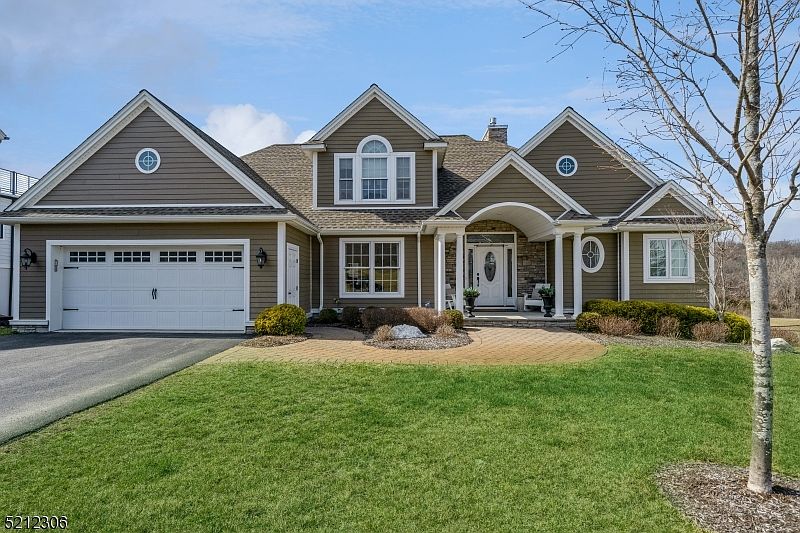 1st image of 31 Woodcott Dr