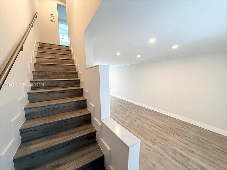 15 Madeira Ave #2 — Photo 2
