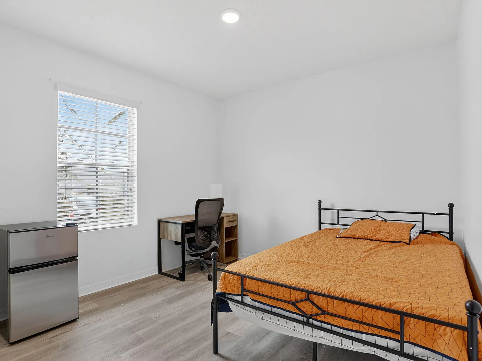 4 bed, 2.0 bath, 1867 sqft, $845 — Photo 1