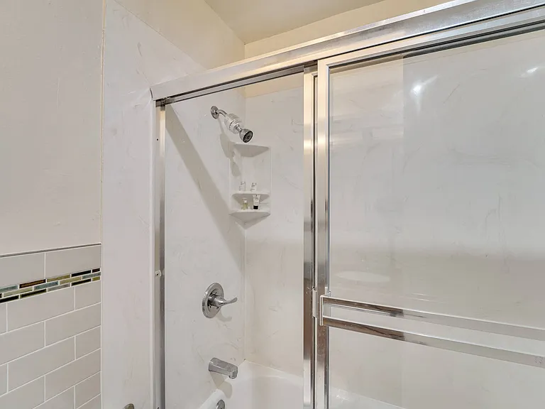 Berkeley Park Apartments — Photo 29