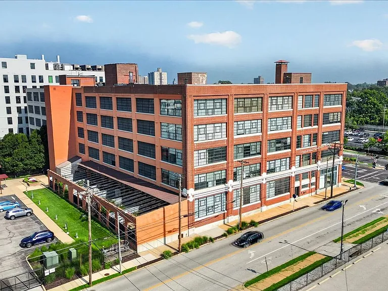 4100 Forest Park Ave #213 — Photo 4