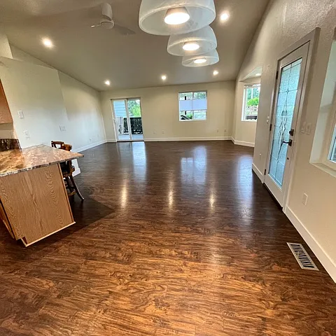 3 bed, 3000 sqft, $3,300 — Photo 4