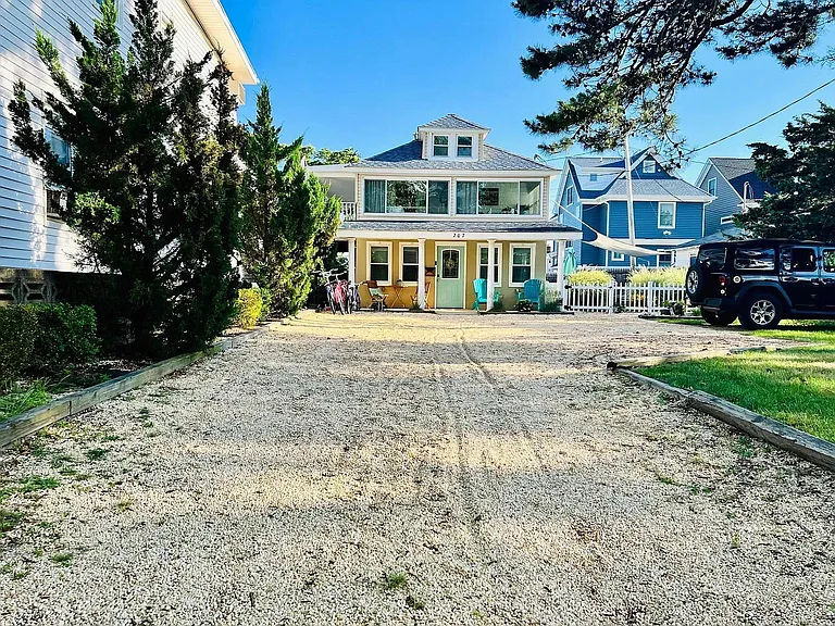 207 16th Ave — Photo 3