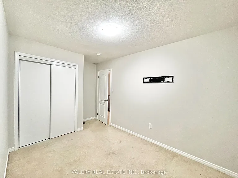 147 Baffin Cres #1 — Photo 14