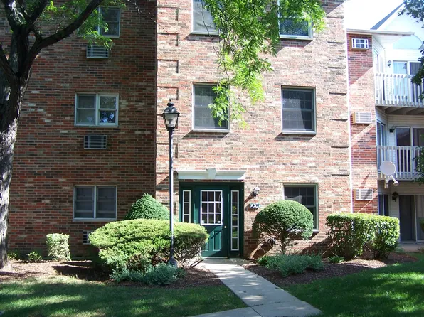 4301 W Shamrock Ln, McHenry, IL 60050