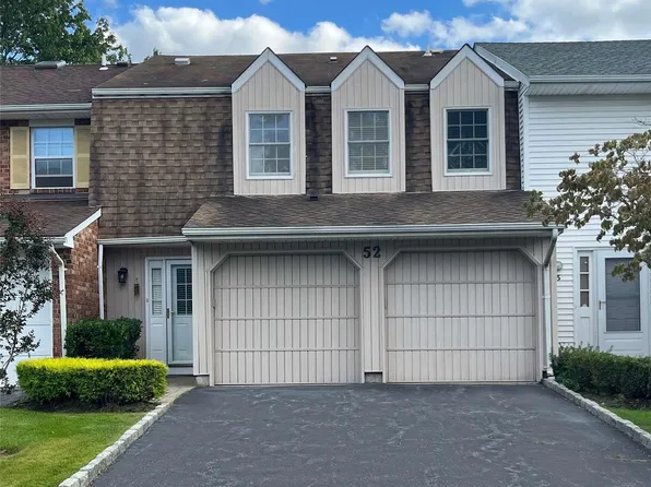 52 Holiday Drive #1, Woodbury, NY 11797