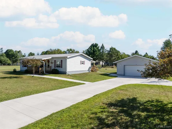 1806 Crose St, Iron River, MI 49935