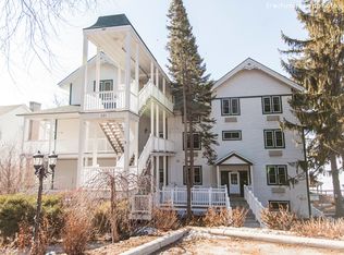 281 Victorian Village Dr APT 32, Elkhart Lake, WI