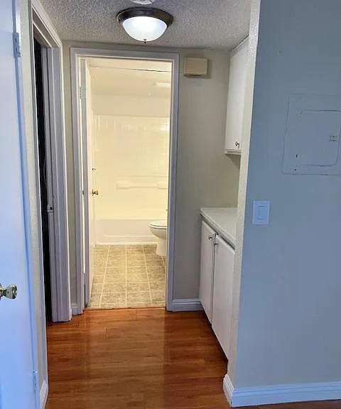 Ontario Plaza Apartment — Photo 5