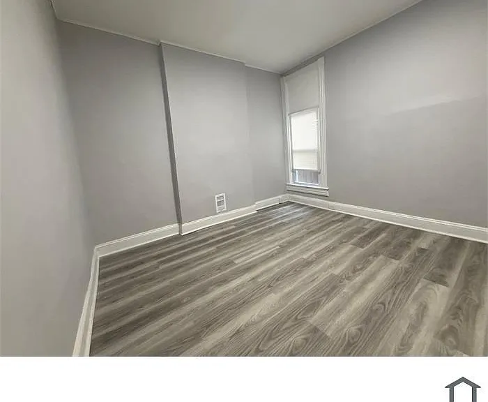 499 E Lorraine Ave — Photo 4