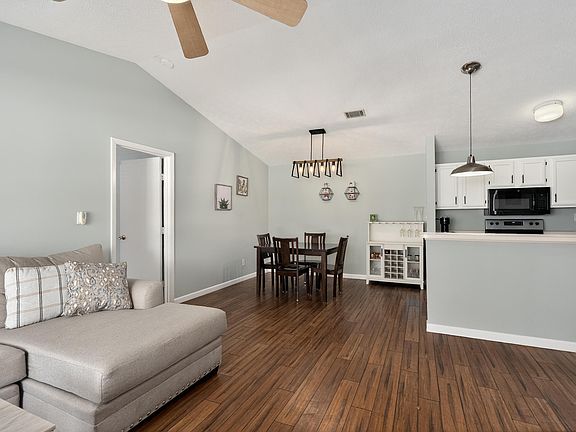 4th image of 70 Creekwood Dr Unit 9