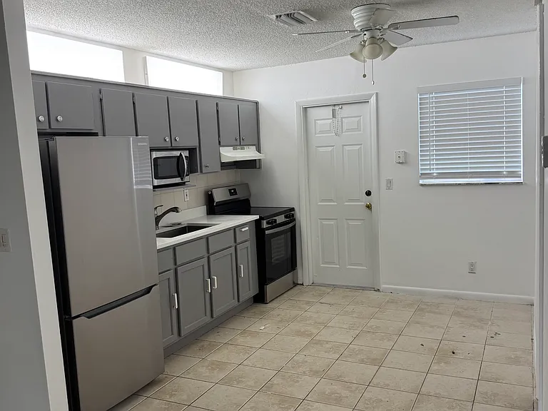 2887 SW 19th Ct #B — Photo 13