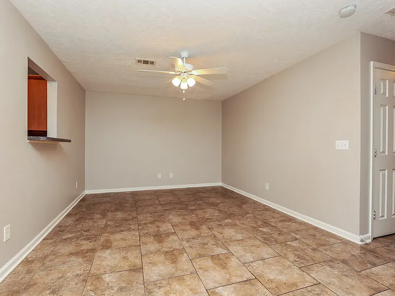 606 Nixon Way — Photo 4