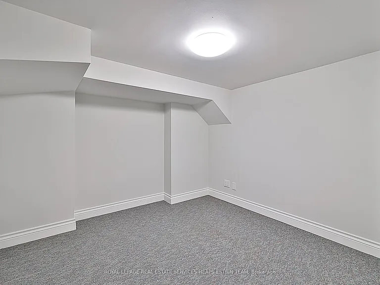 27 Southlea Ave — Photo 32