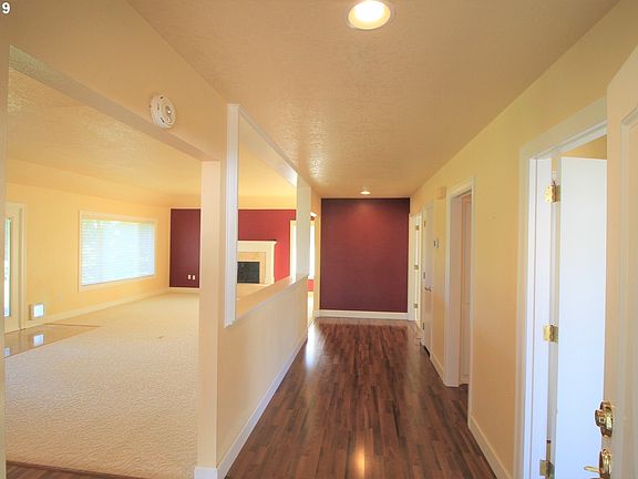 2nd image of 3174 Oakcrest Dr NW
