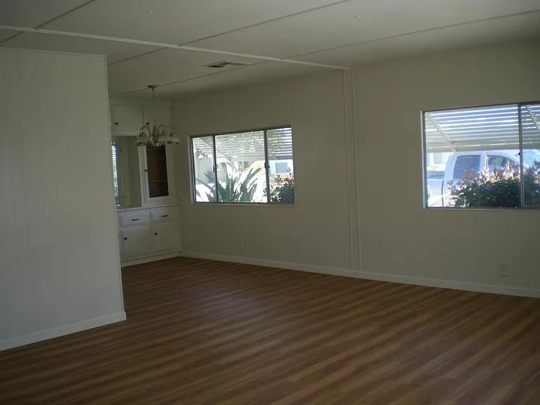 101 San Mateo Cir — Photo 2