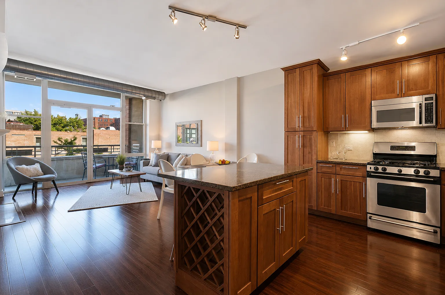 2 bed, 1100 sqft, $3,500 — Photo 2