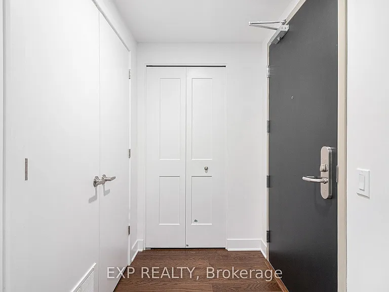 180 George St #1301 — Photo 5