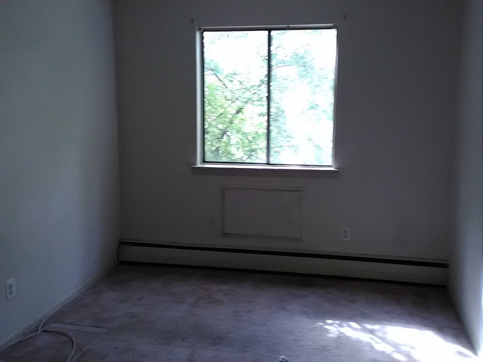 2nd image of 920 Emerson St APT E304