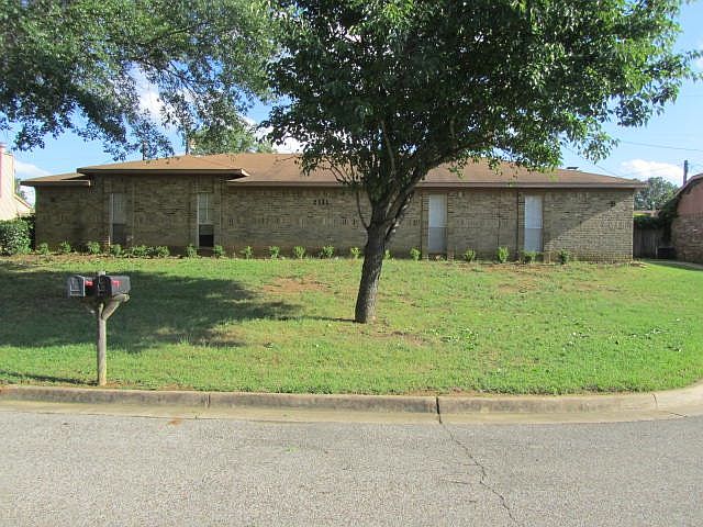 1st image of 2111B Oak Hollow St