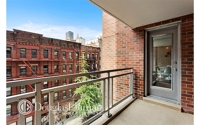 Sold by Douglas Elliman | media 25