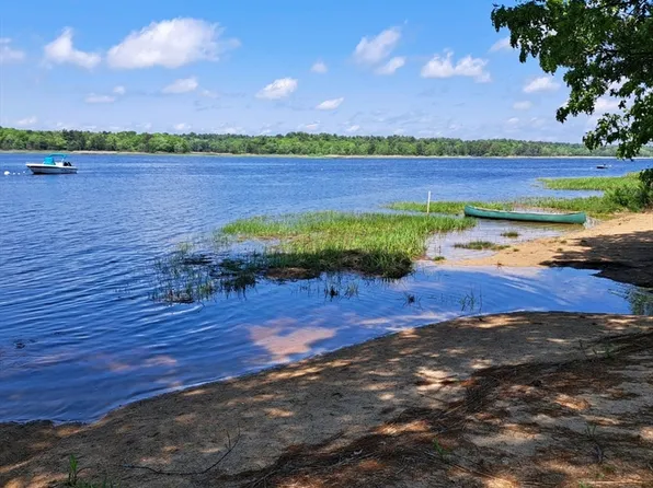 9 1st Ave, Wareham, MA 02571