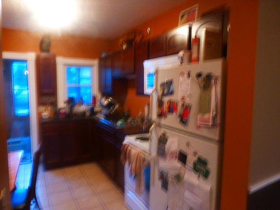 3rd image of 8 Emanuel St