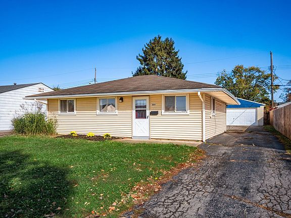 4th image of 884 Bruckner Rd