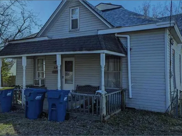 224 S Missouri St, Liberty, MO 64068