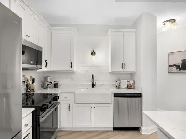 26 10th St W Unit 2009, Saint Paul, MN 55102