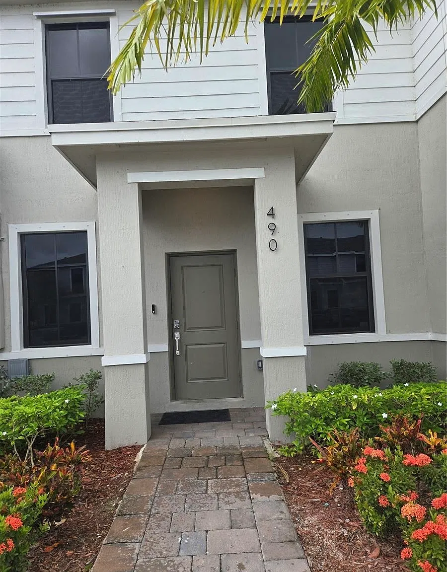 3 bed, 1428 sqft, $2,700 — Photo 1