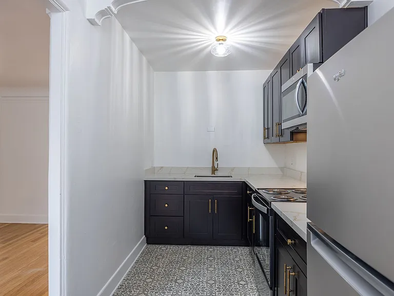 De Selm Apartments | Vintage Architecture with Fresh Modern Interiors — Photo 13