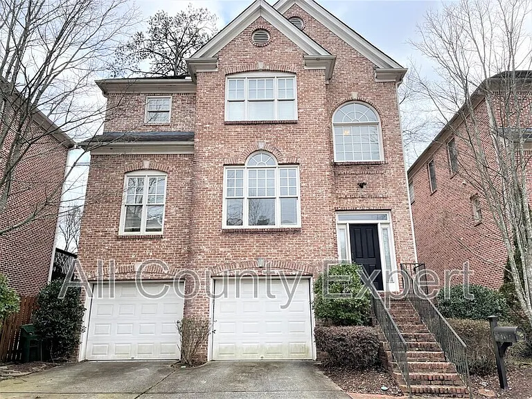 895 Lenox Ct NE — Photo 1