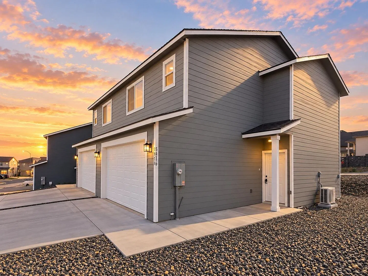 1 Month Free! Brand New Townhome In The Desirable Southridge Area! — Photo 4