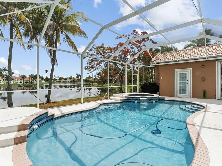 1179 Laguna Springs Dr — Photo 1
