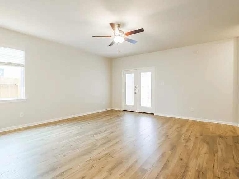 16459 Honeysuckle Hill Dr — Photo 4