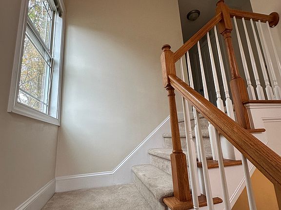 5th image of 718 Ennis Creek Ln