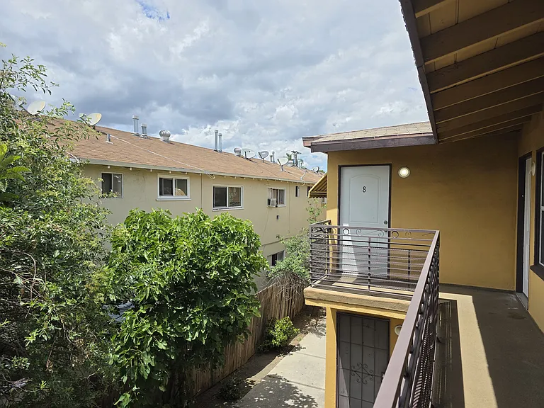 8706 Parthenia Pl #8 — Photo 23