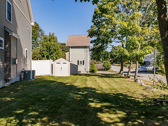3rd image of 409 Lincoln St