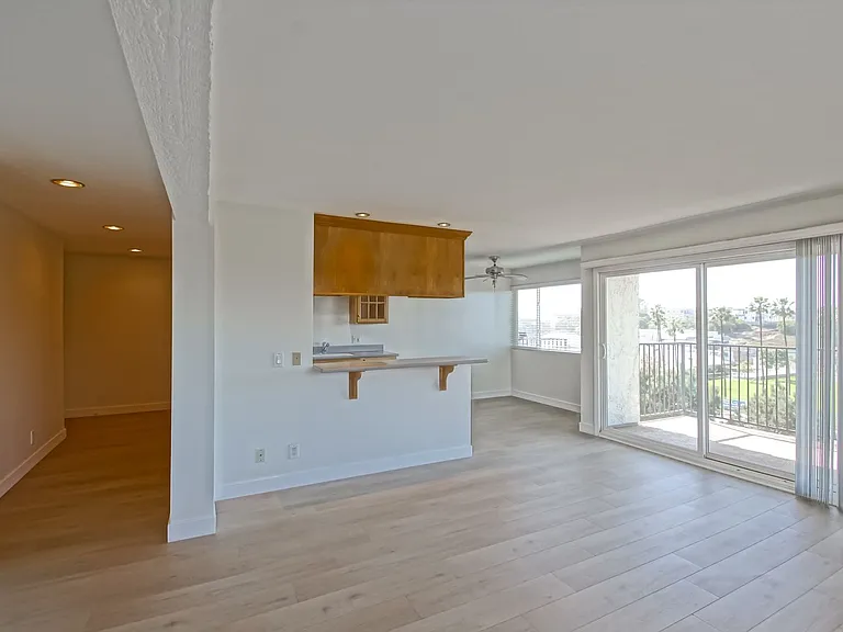 1720 Ardmore Ave #301 — Photo 7