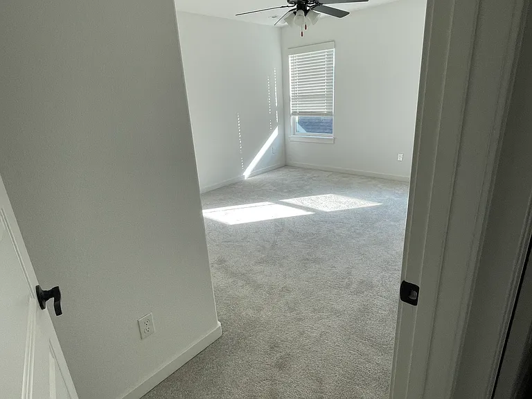 2333 E Amherst Aly — Photo 15
