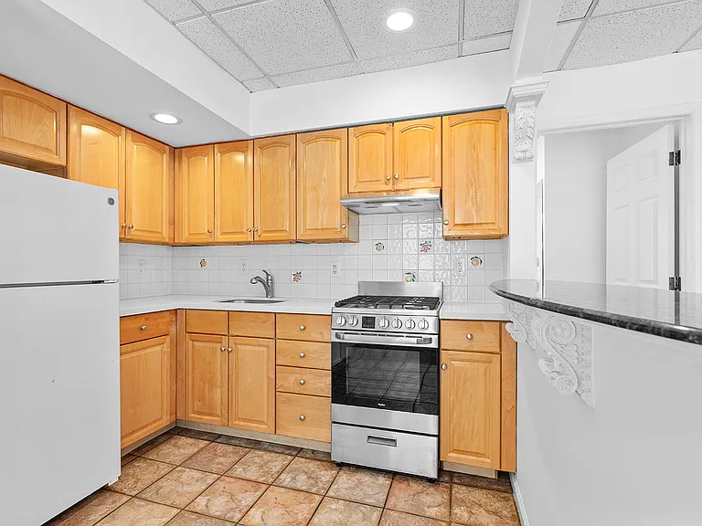 70 Linwood Ave #1S — Photo 6