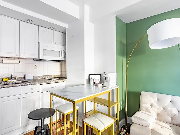 320 E 42nd St #1003 — Photo 11